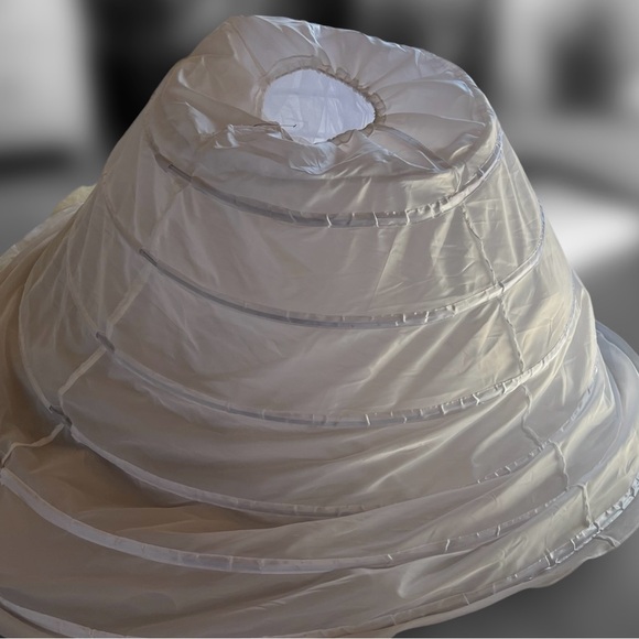 MONIQUE LHULLIER PLATINUM | Elizabeth | Spring 2015 | Ballgown wedding dress - Picture 13 of 16